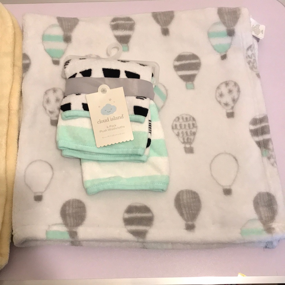 Cloud Island 4-Pack Plush Washcloths & Blankets